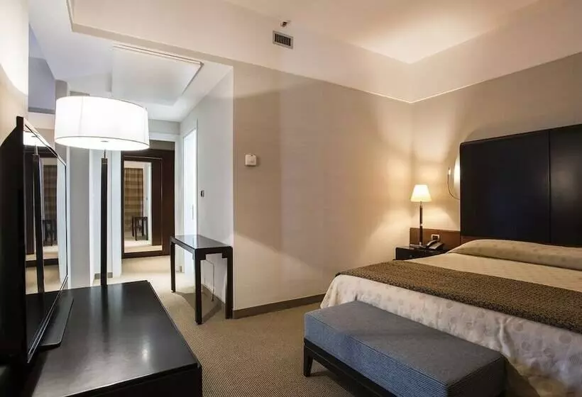 سوییت, Flyon Hotel & Conference Center