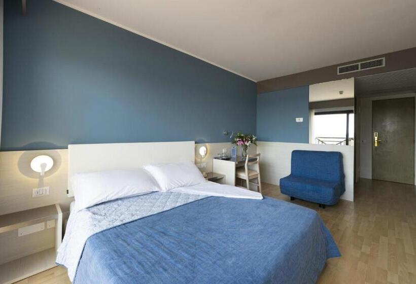 غرفة ديلوكس مطلة على حمام السباحة, Marina Uno