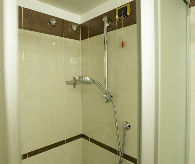 スタンダードルーム, Master