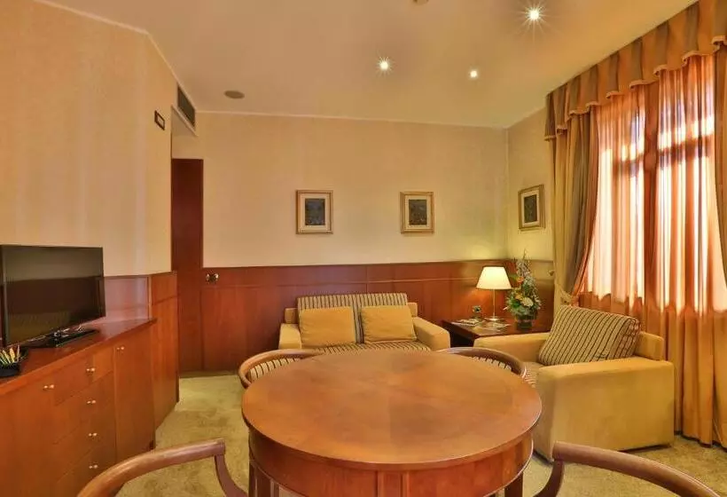 سوییت, Palace Hotel Moderno