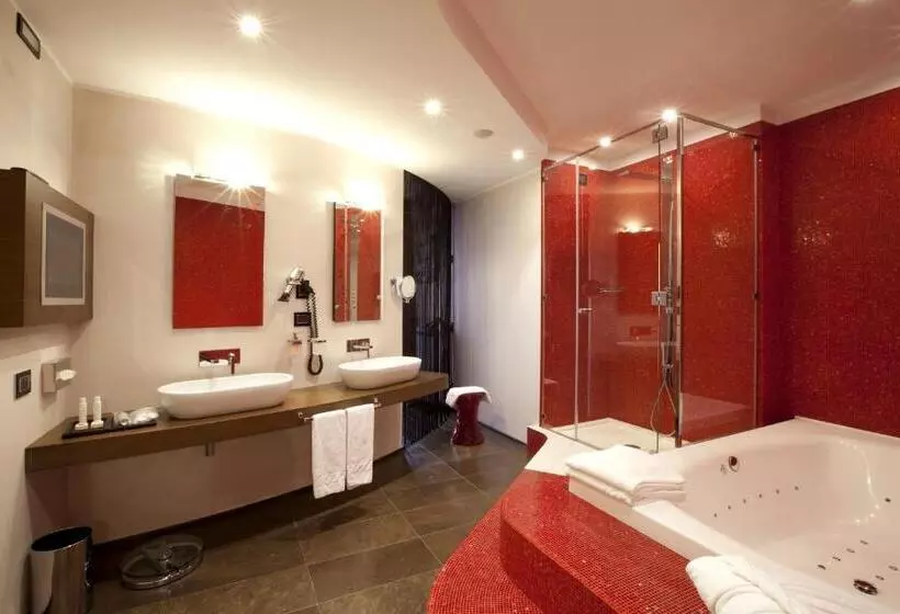 سوییت سوپریور, Palace Hotel Moderno