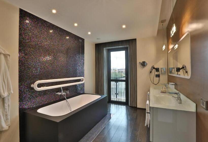 سوییت سوپریور, Palace Hotel Moderno