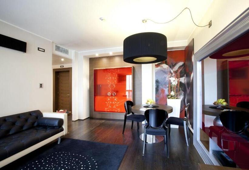 سوییت سوپریور, Palace Hotel Moderno