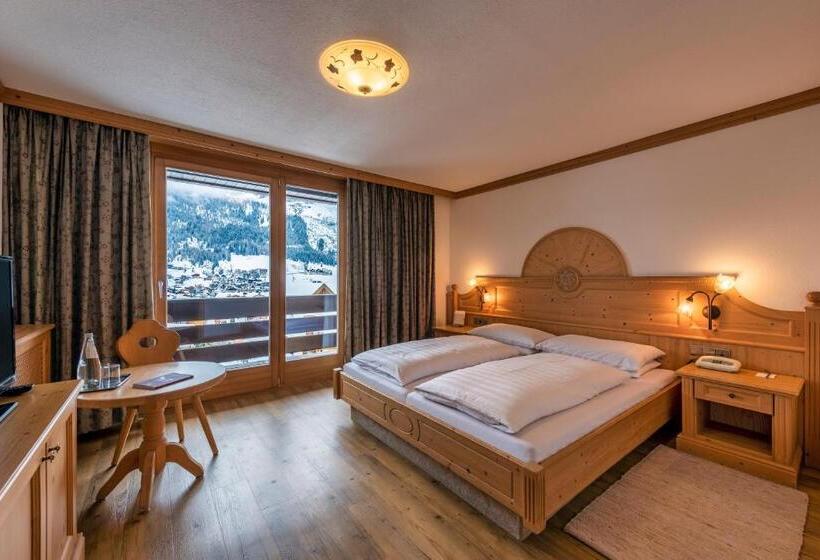 家庭套房, Posta Zirm