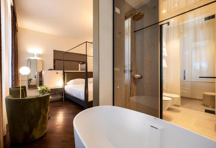 キングサイズベッドのスタンダードルーム, Villa Soligo   Small Luxury Hotels Of The World