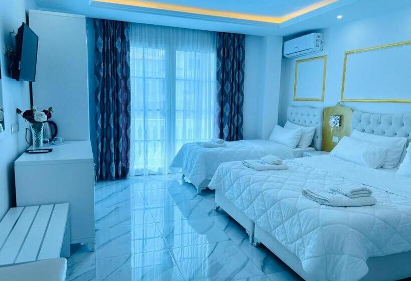 스탠다드 트리플 룸, Ujvara