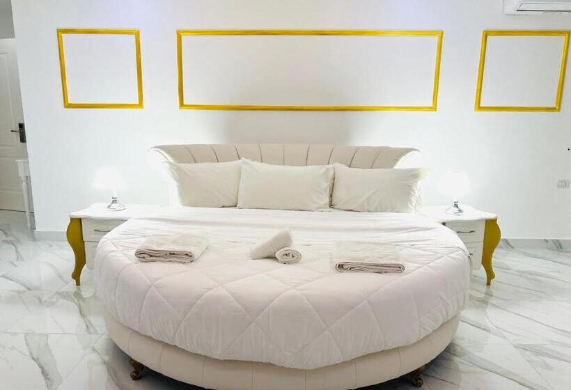 디럭스 스위트, Ujvara