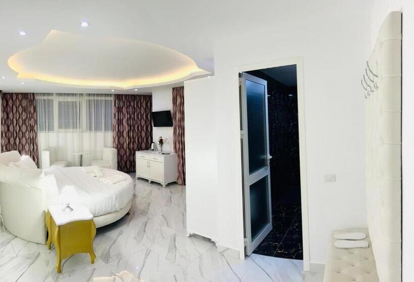 디럭스 스위트, Ujvara