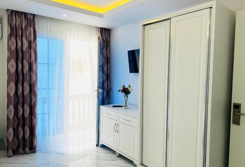 디럭스 룸, Ujvara