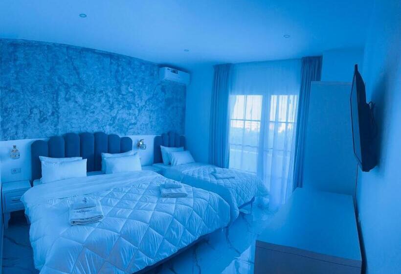 디럭스 트리플 룸, Ujvara