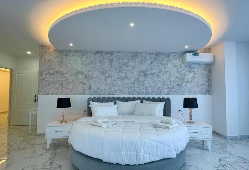 디럭스 패밀리 룸, Ujvara