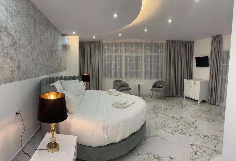 디럭스 패밀리 룸, Ujvara