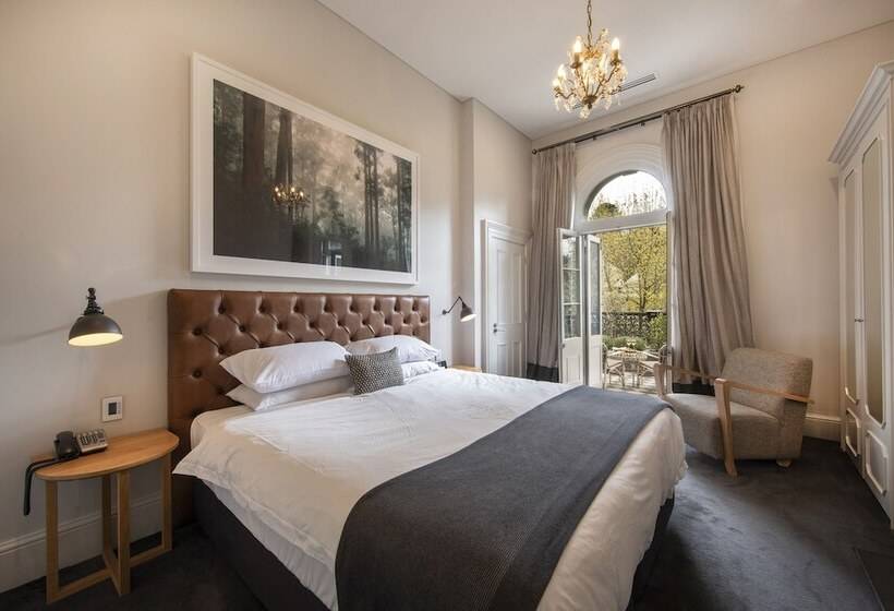 غرفة قياسية سرير مزدوج, The Crafers