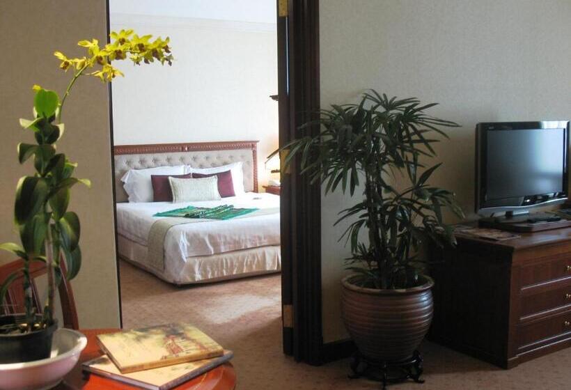 جناح إدارى, Gurney Bay Hotel, A Parkroyal Partner