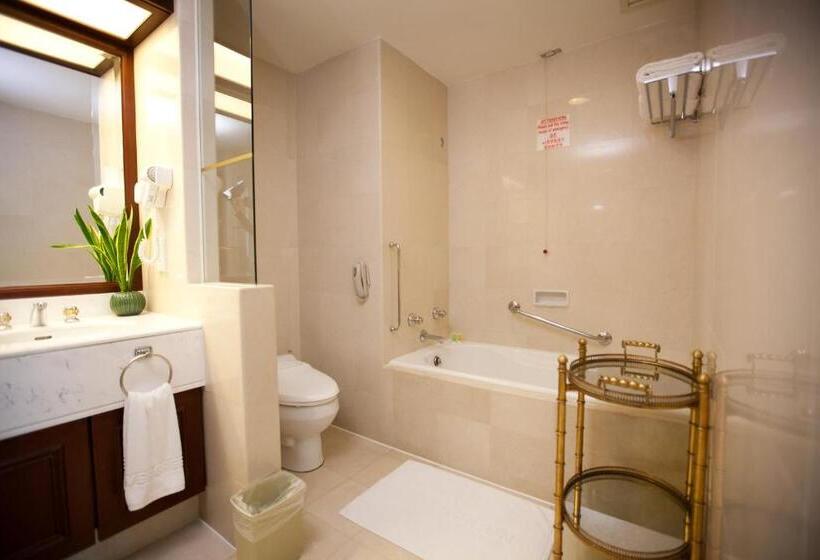 جناح إدارى, Gurney Bay Hotel, A Parkroyal Partner