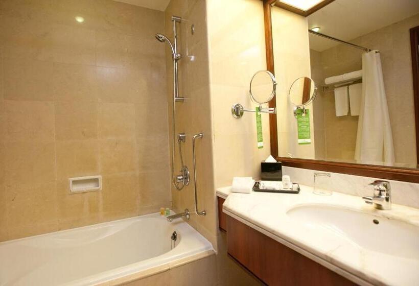 اتاق لوکس با تخت بزرگ, Gurney Bay Hotel, A Parkroyal Partner