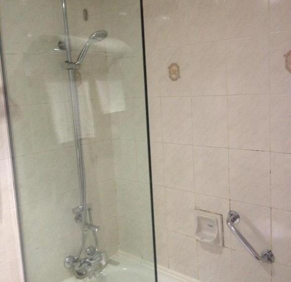 اتاق پریمیوم سه تخته, Grand Continental Kuantan