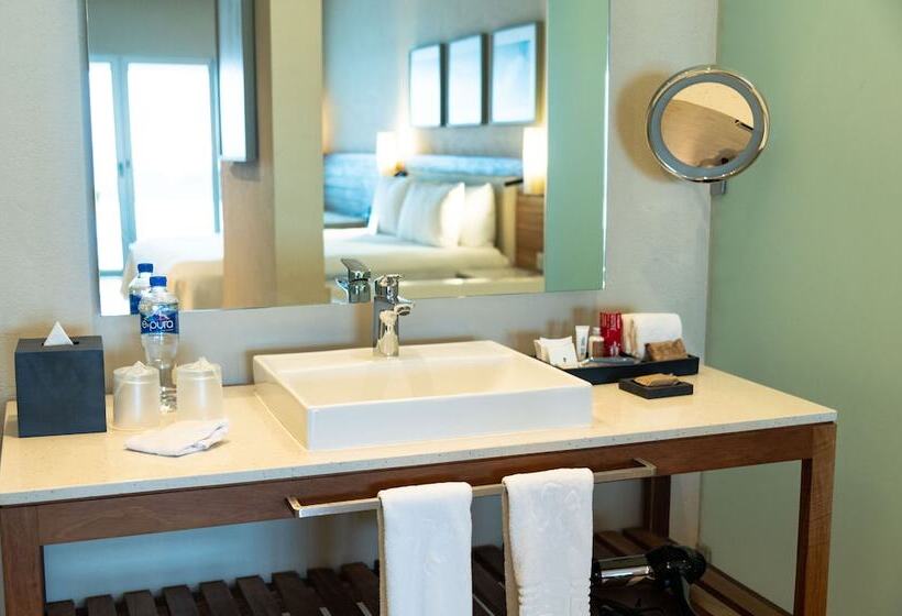 חדר סטנדרט עם מיטת קינג, Emporio Cancun   Buy All Inclusive Option