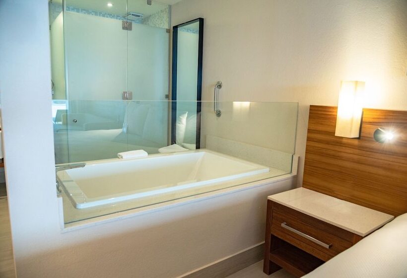 Quarto Estandar Cama King, Emporio Cancun   Buy All Inclusive Option