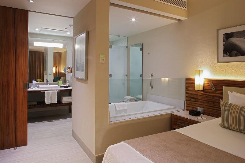 Suíte Deluxe Cama King, Emporio Cancun   Buy All Inclusive Option