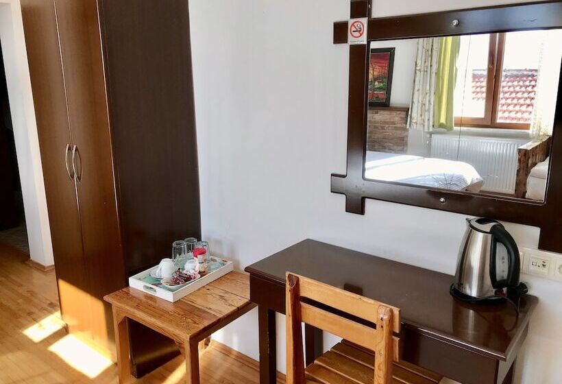 غرفة قياسية رباعية, Fulya Pension