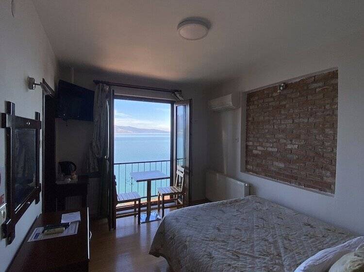 غرفة قياسية مطلّة علي البحيرة, Fulya Pension