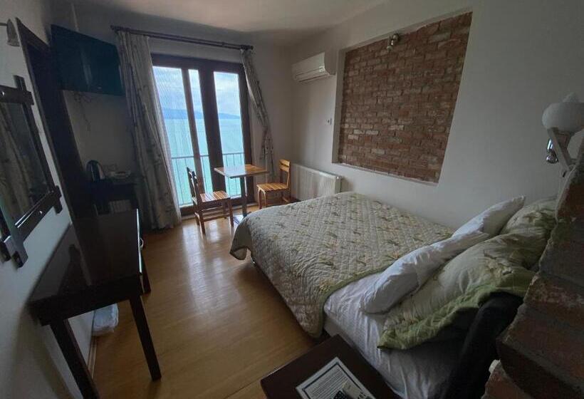 غرفة قياسية مطلّة علي البحيرة, Fulya Pension