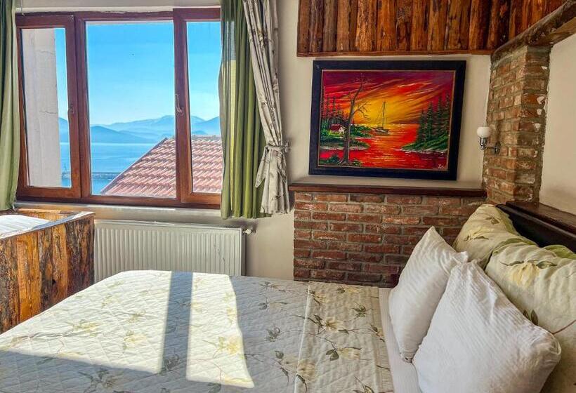 غرفة قياسية ثلاثية, Fulya Pension