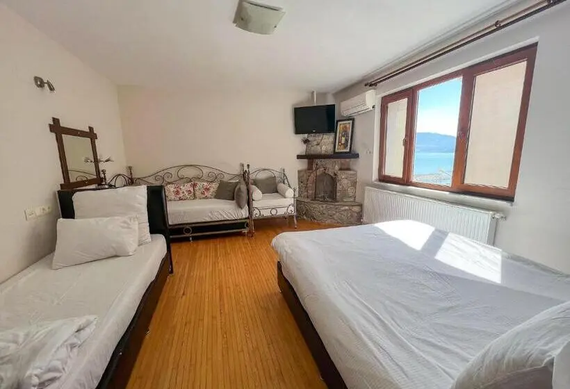 エコノミールーム, Fulya Pension