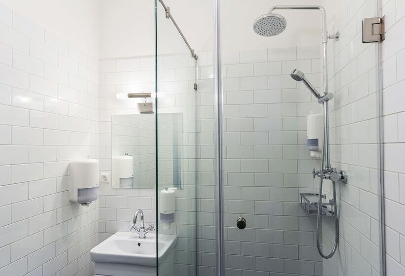 اتاق استاندارد با سرویس بهداشتی مشترک, Icon Hostel