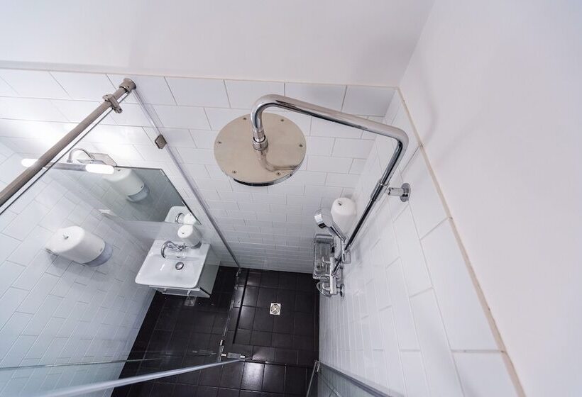 تختخواب در اتاق مشترک, Icon Hostel