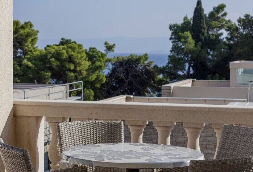 اتاق لوکس با چشم‌انداز دریا, Villa Mediterranea