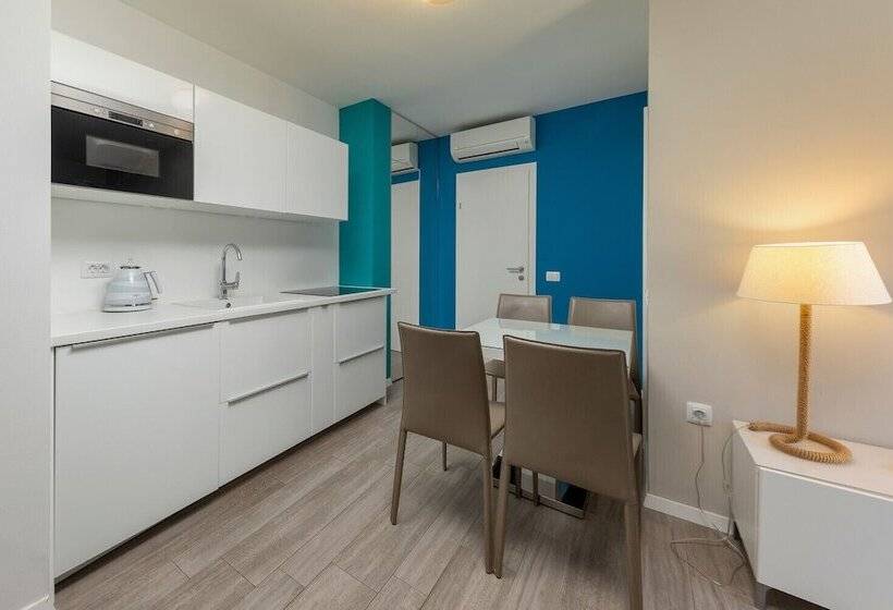 سوییت لوکس, Villa Mediterranea