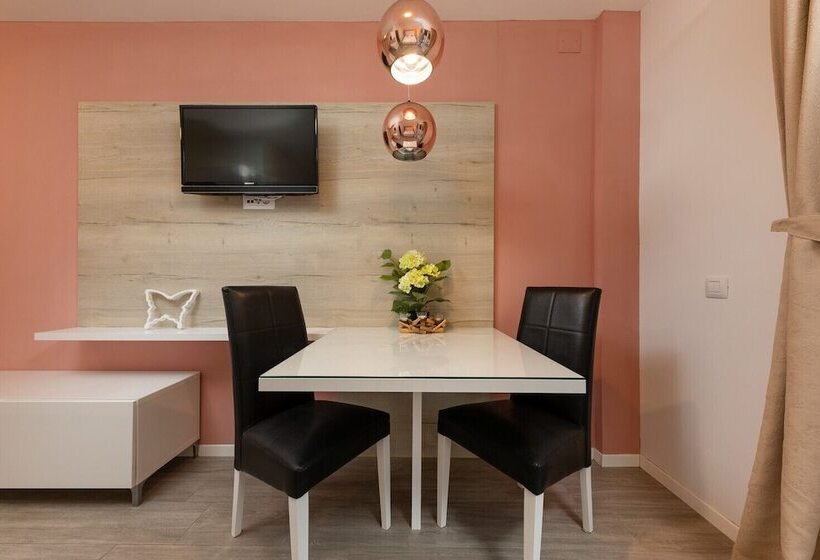 استودیوی لوکس, Villa Mediterranea