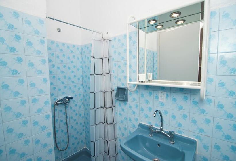 إستوديو كلاسيكى, Sandy Beach Studios