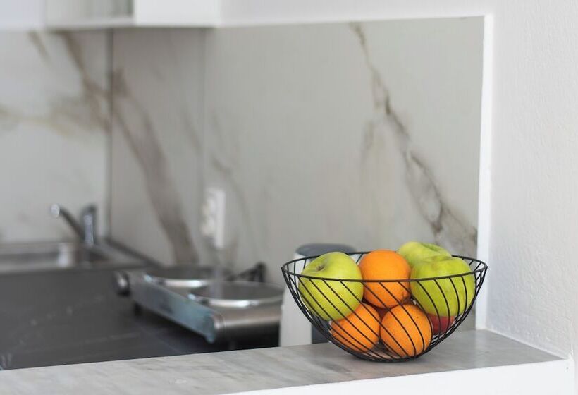 إستوديو كلاسيكى, Sandy Beach Studios