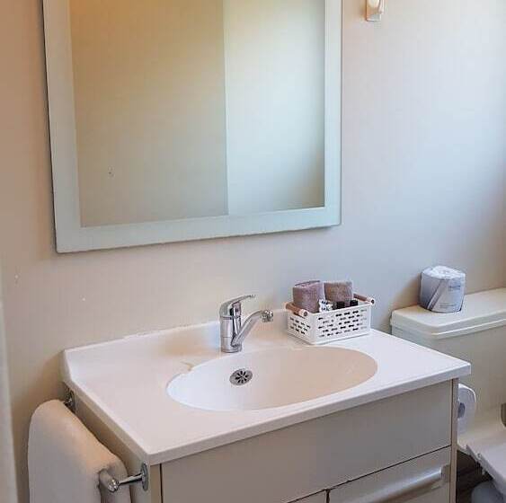 شقة غرفة واحدة, 88 Wallace Court Motel