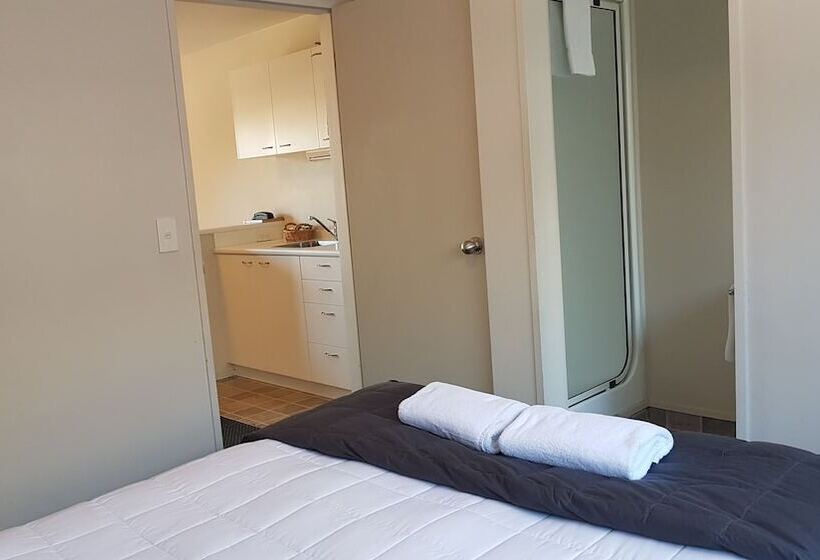 شقة غرفة واحدة, 88 Wallace Court Motel