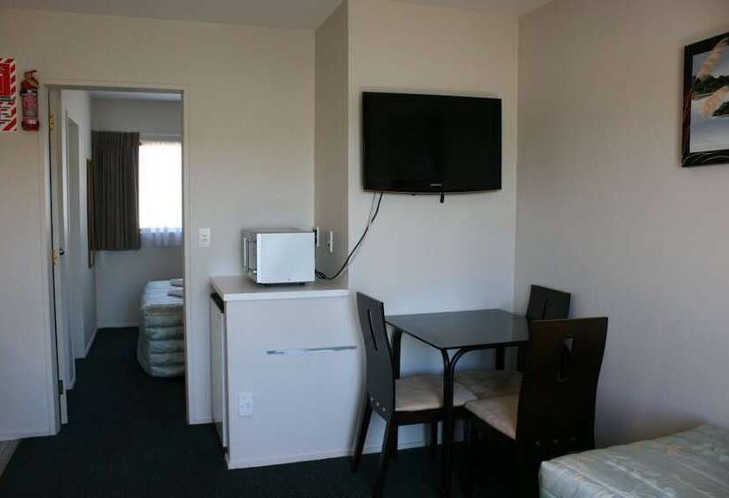 شقة غرفة واحدة, 88 Wallace Court Motel