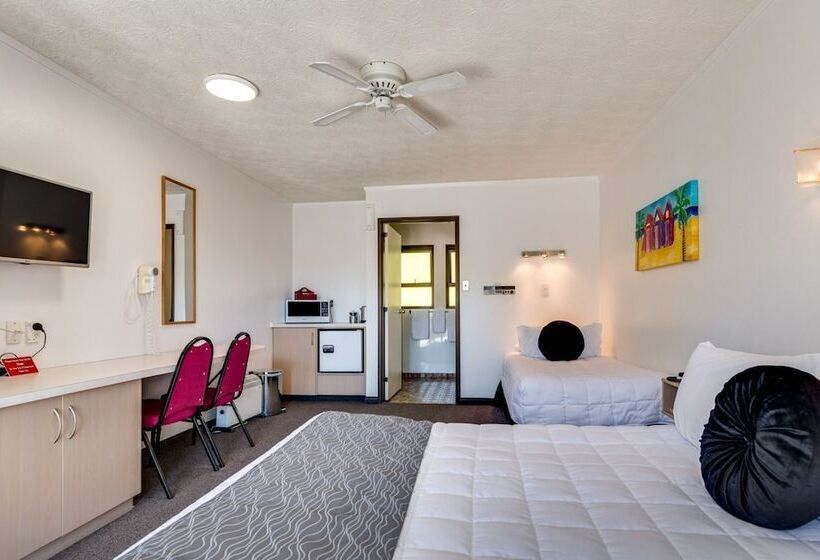 Студия Стандарт, Ace High Motor Inn