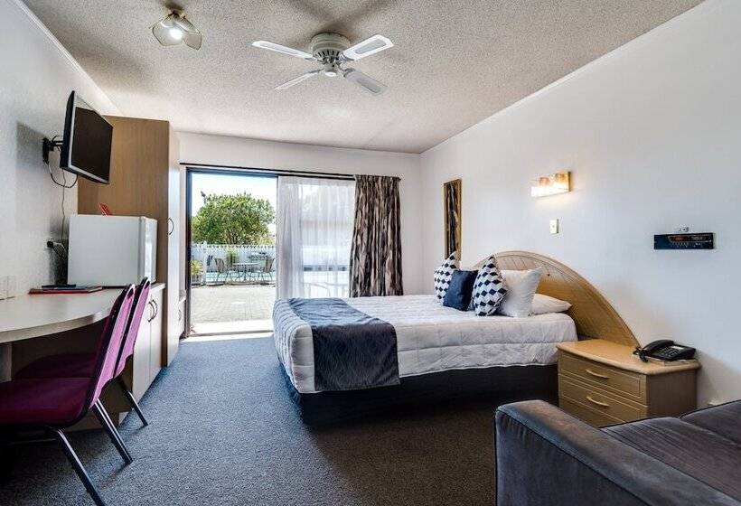 Студия Стандарт, Ace High Motor Inn