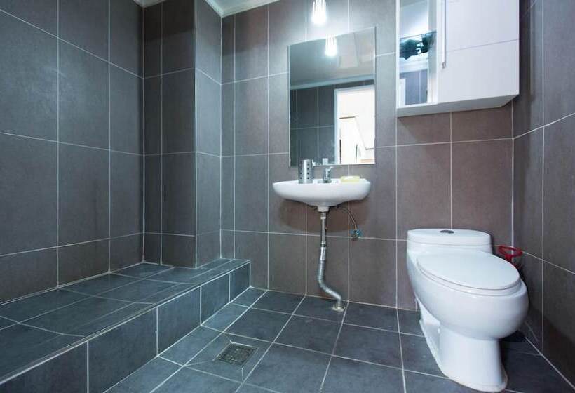 Łóżko we Wspólnym Pokoju, Lux Guesthouse