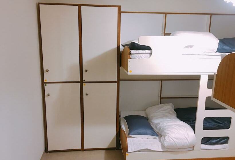 共用房间的床, Lux Guesthouse
