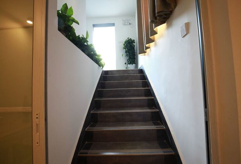 سوییت لوکس, Guilin Lakeside Yige