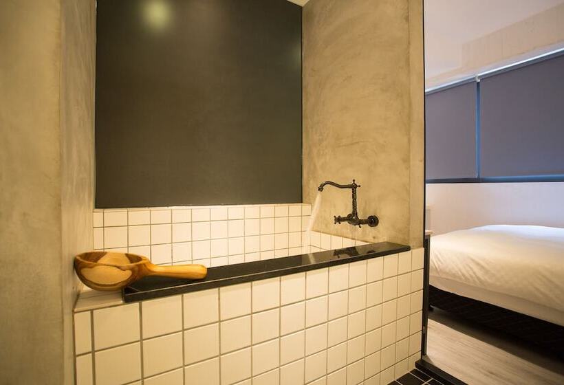 اتاق استاندارد, Meng Yun Ge