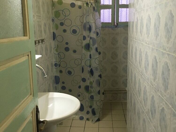 سوییت خانوادگی, Palais Du Xviii Eme Siecle Hostel