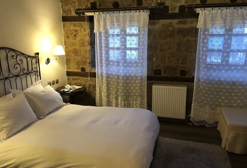 スタンダードルーム, Varosi 4 Seasons