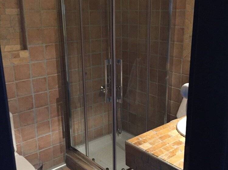 シングルデラックスルーム, Varosi 4 Seasons