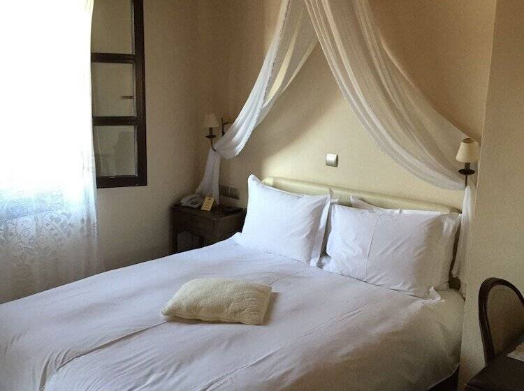 スタンダードルーム, Varosi 4 Seasons