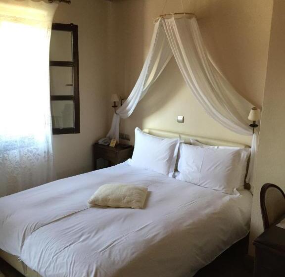 غرفة قياسية, Varosi 4 Seasons